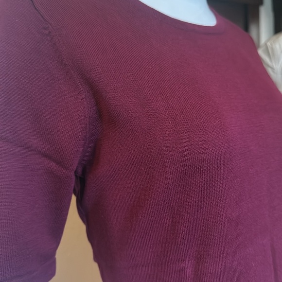 NWt northern reflections size small Women's Burgundy Top - Picture 4 of 6